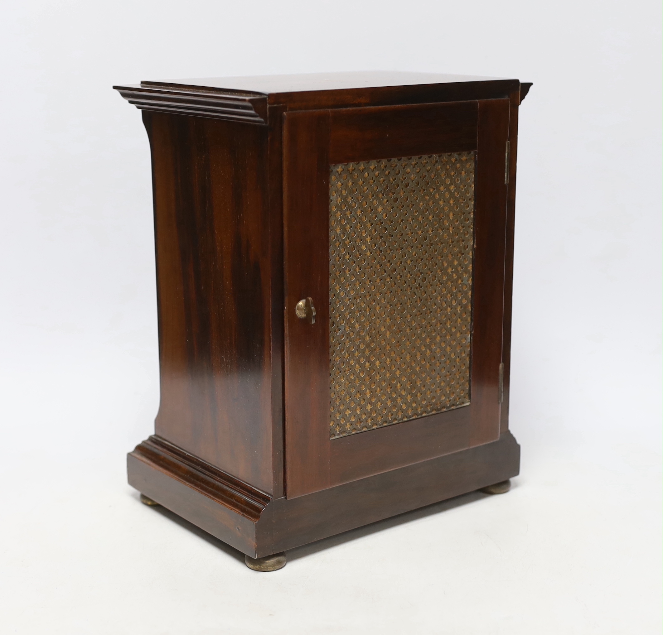 An Edwardian inlaid mantel clock with key and pendulum, 27cm high